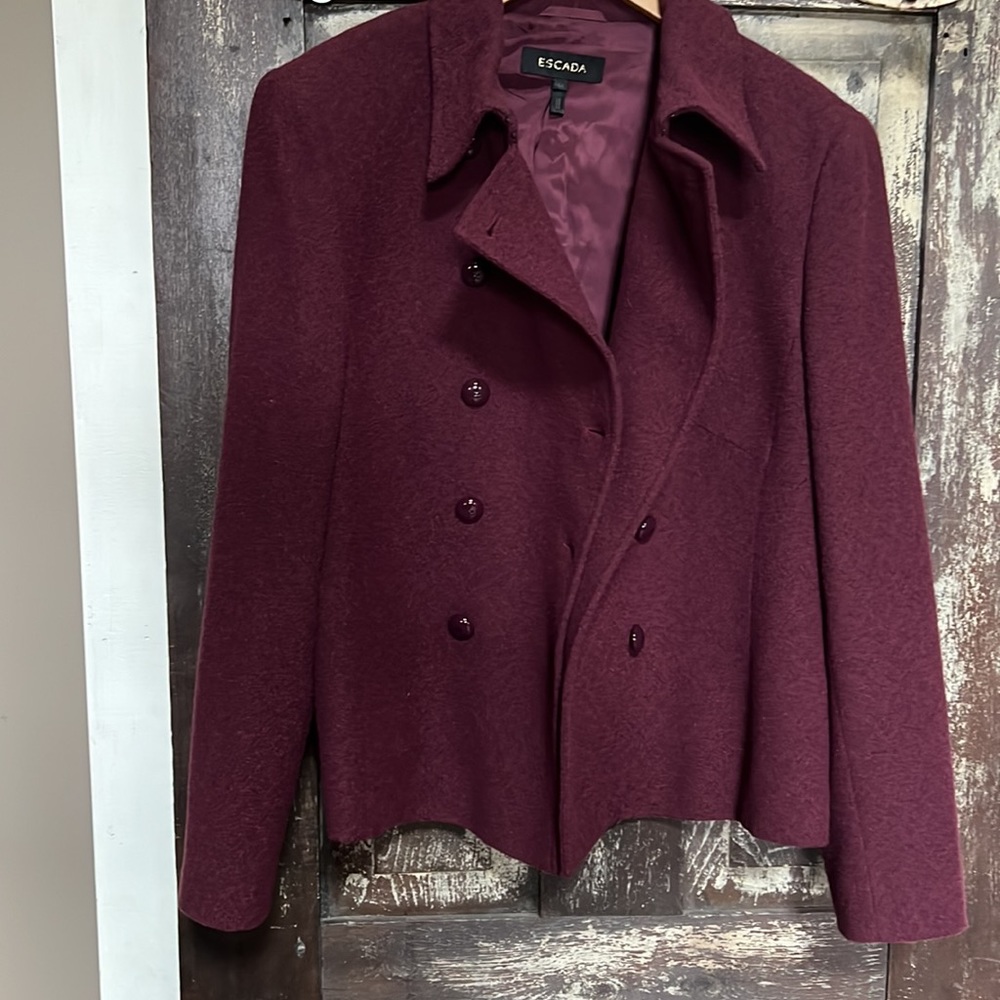 Gorgeous Escada jacket - Picture 4 of 8